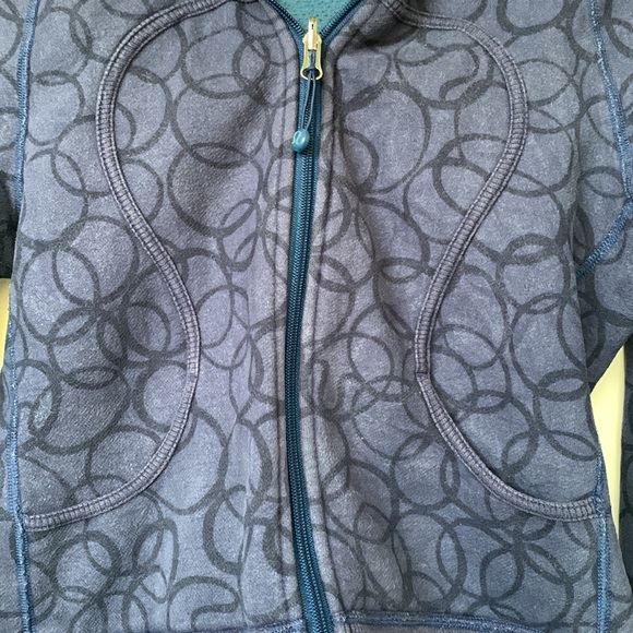 Lululemon Women’s Scuba Hoodie. size 6 - Picture 3 of 7
